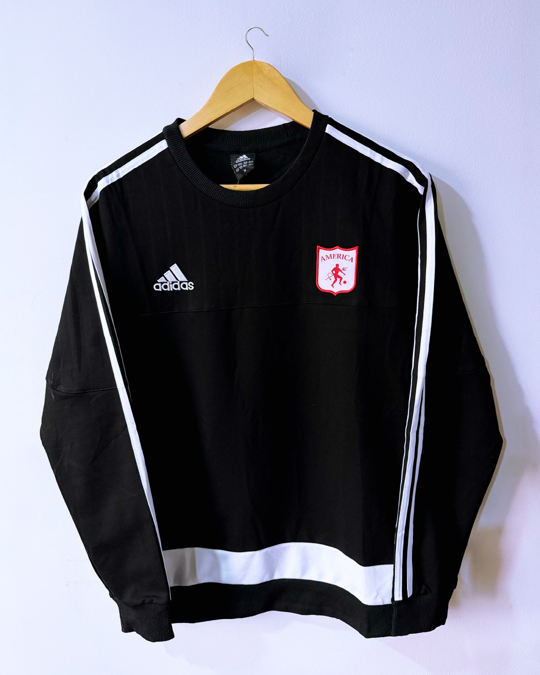 Buzo NEGRO tres líneas-  América de Cali