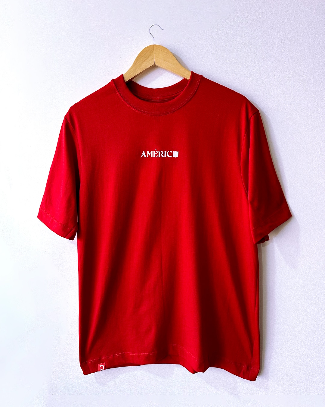 Camiseta roja regular fit «América minimalist» inspirada en América